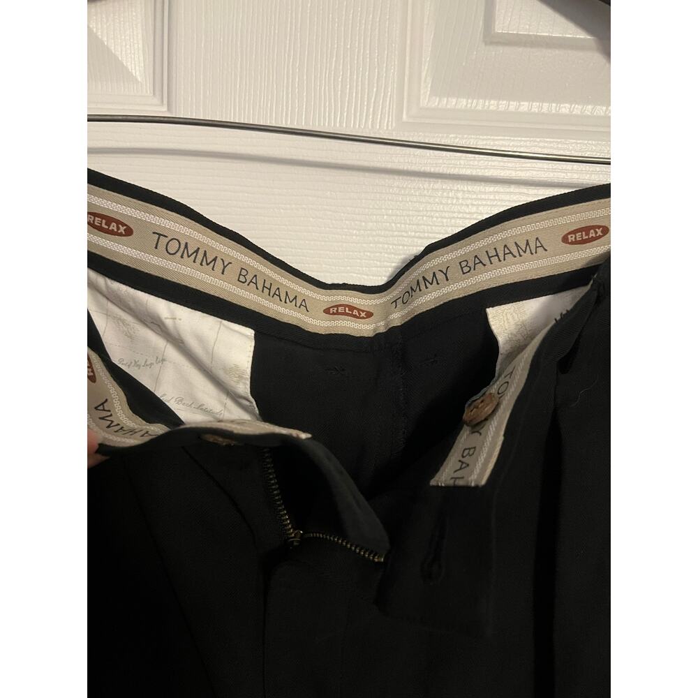Tommy Bahama Navy/Black 100% Silk Shorts – Size 42 - Picture 2 of 4
